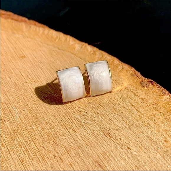 Dainty Bright Shiny White Elegant Cute Minimalist Luxury Stud Earrings - Picture 2 of 4